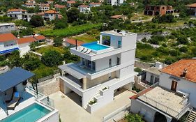 Villa Adastra